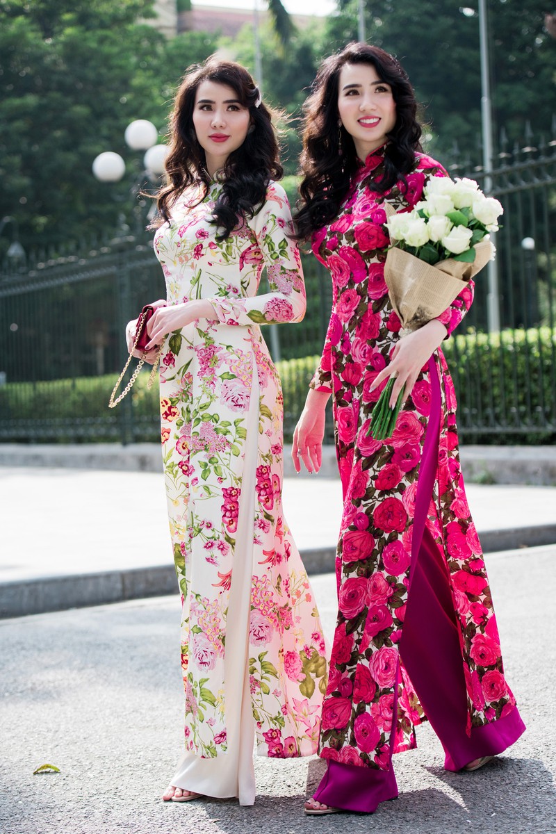 cap chi em song sinh thu huyen - huyen thu tai xuat voi ao dai xuan hinh 2