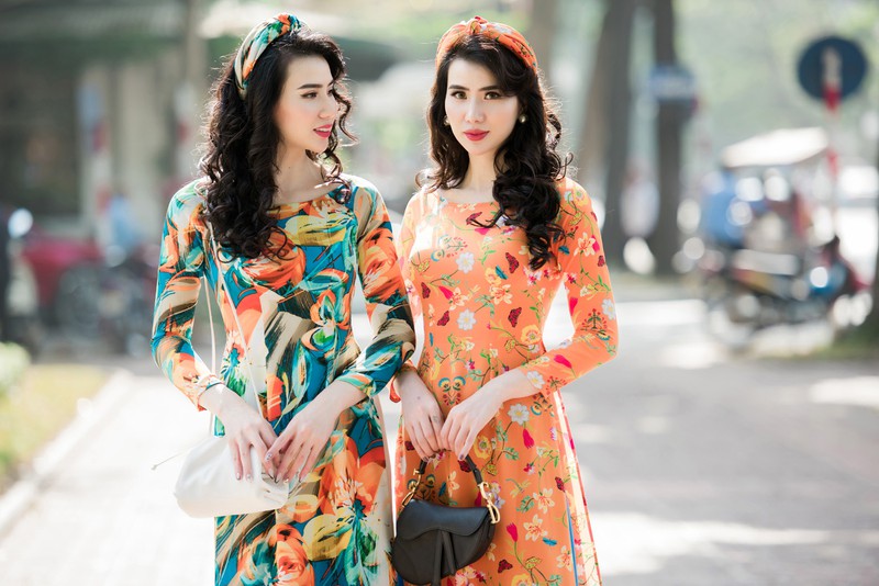 cap chi em song sinh thu huyen - huyen thu tai xuat voi ao dai xuan hinh 13