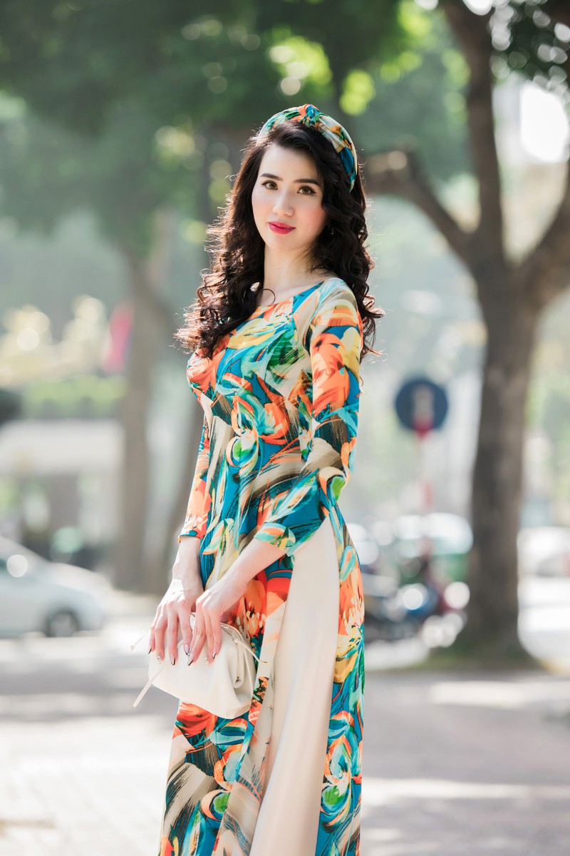 cap chi em song sinh thu huyen - huyen thu tai xuat voi ao dai xuan hinh 14