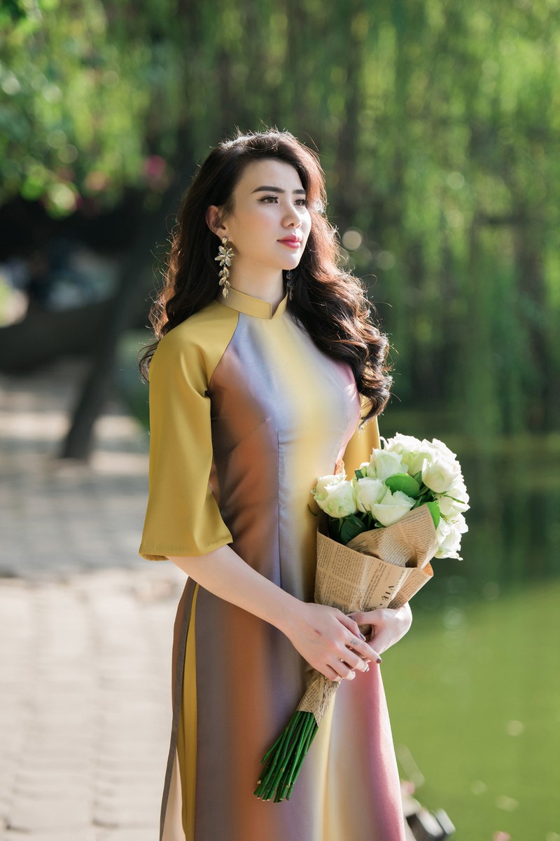 cap chi em song sinh thu huyen - huyen thu tai xuat voi ao dai xuan hinh 11