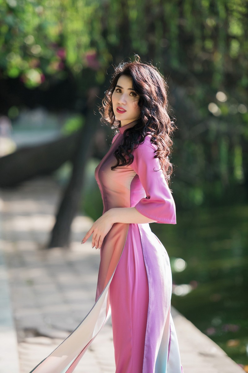 cap chi em song sinh thu huyen - huyen thu tai xuat voi ao dai xuan hinh 10