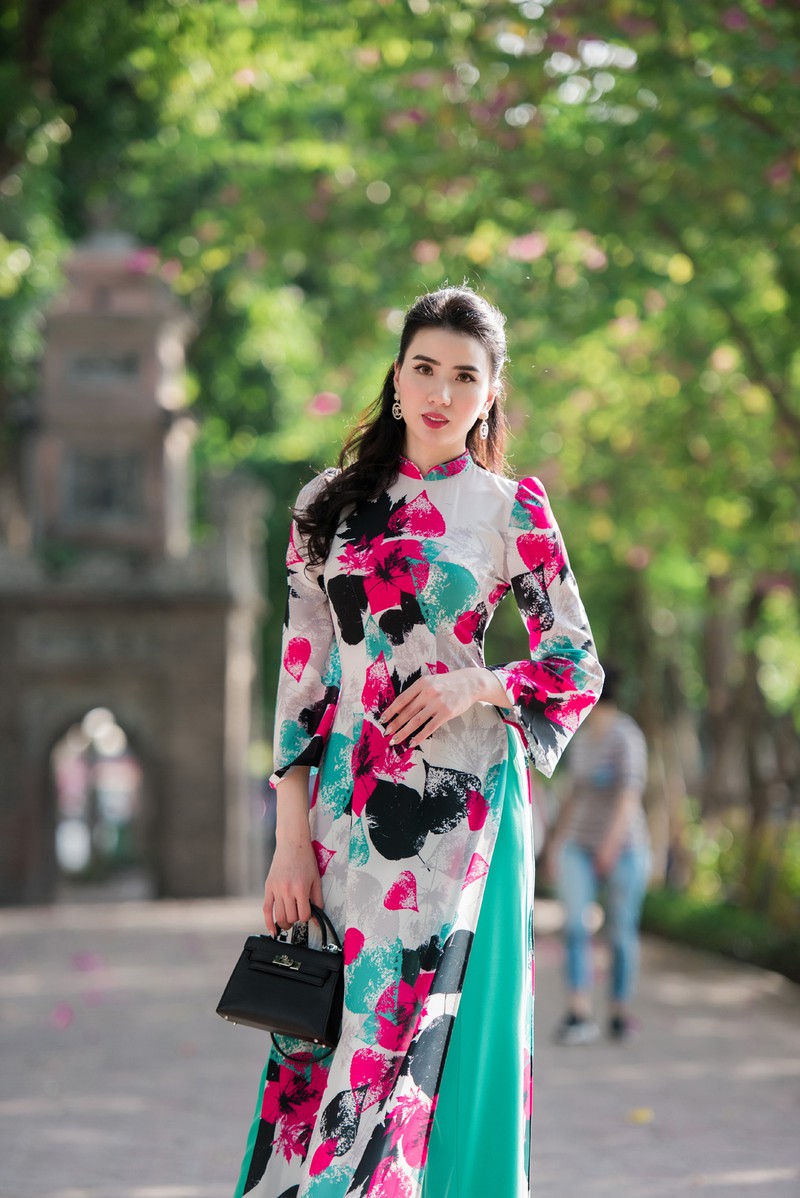 cap chi em song sinh thu huyen - huyen thu tai xuat voi ao dai xuan hinh 8