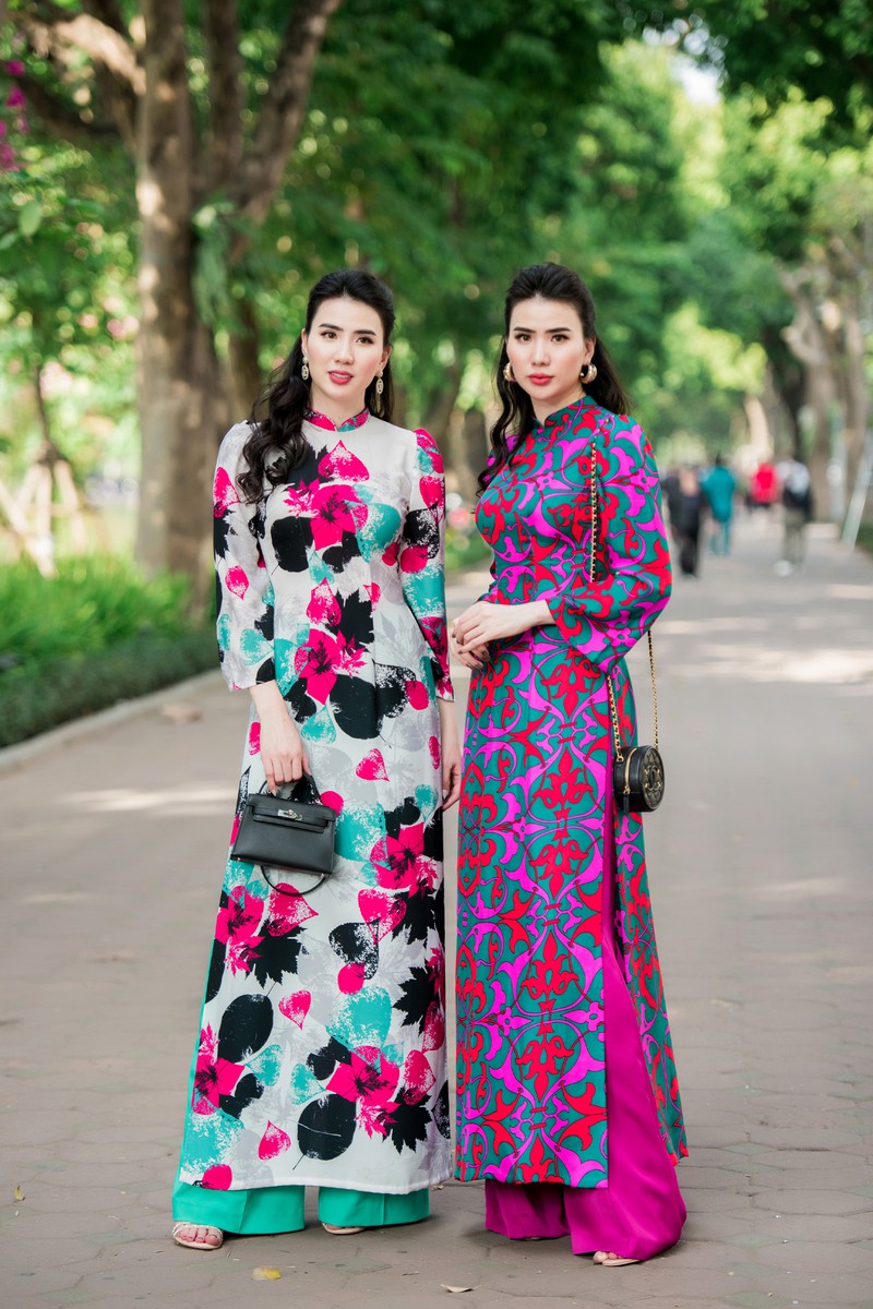 cap chi em song sinh thu huyen - huyen thu tai xuat voi ao dai xuan hinh 7