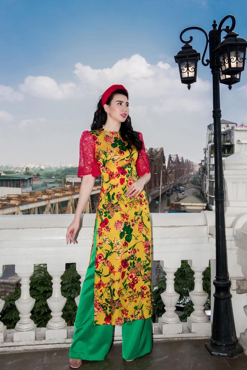 cap chi em song sinh thu huyen - huyen thu tai xuat voi ao dai xuan hinh 6