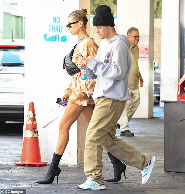 vo justin bieber mac do xue xoa, met moi di lam toc dip dau nam hinh 5