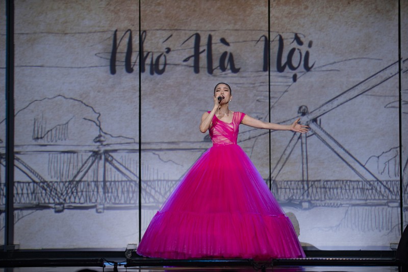 le quyen lien tuc nghen ngao, bat khoc tren san khau q show 2 o ha noi hinh 3