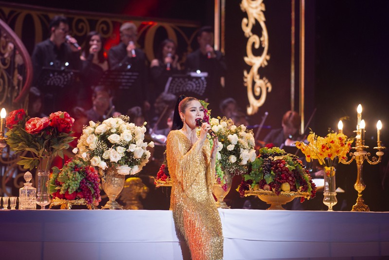 le quyen lien tuc nghen ngao, bat khoc tren san khau q show 2 o ha noi hinh 8