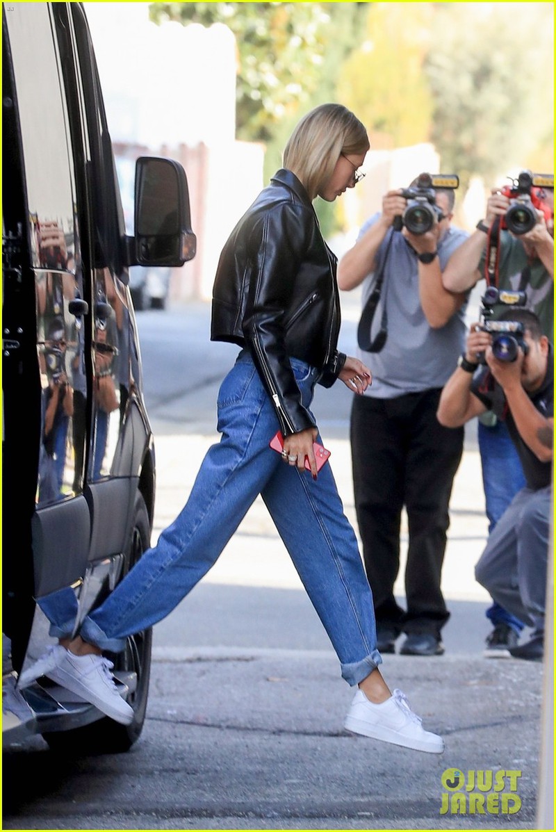 justin bieber cang thang ra pho cung vo sau khi thua nhan mac benh lyme hinh 5