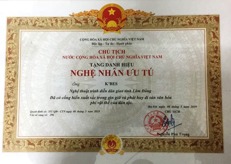nghe nhan k’bes truyen dam me cong chieng cho the he tre hinh 1