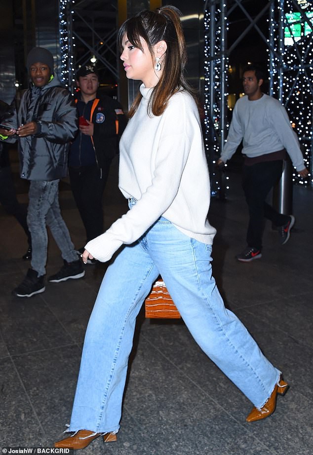 selena gomez dep hut mat trong buoi quang ba album moi "rare" hinh 3