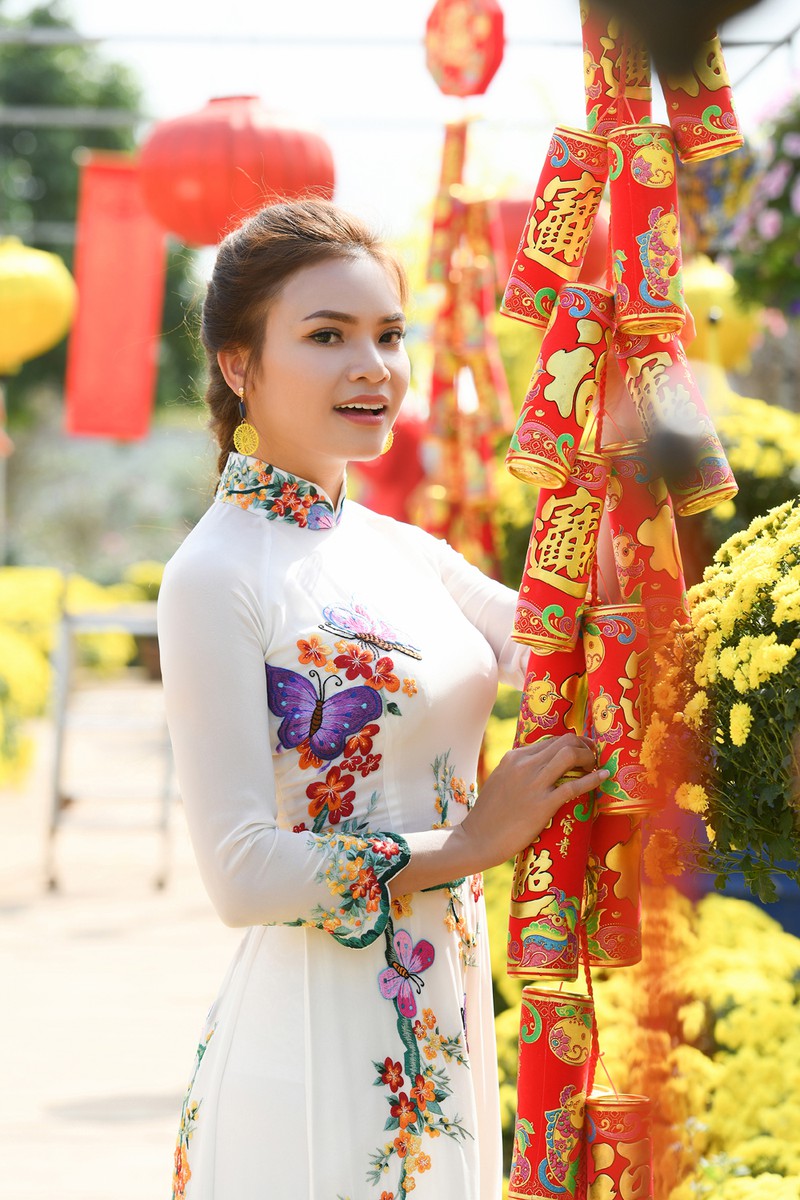 pham phuong thao mo tet gia dinh dam am qua mv "em ra pho ngay xuan" hinh 1