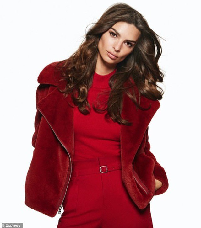 sieu mau emily ratajkowski de mat moc di an trua cung ban be  hinh 9