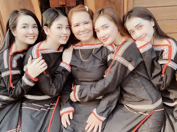 chuyen showbiz: cap doi ho ngoc ha - kim ly van dep du bi chup len hinh 4