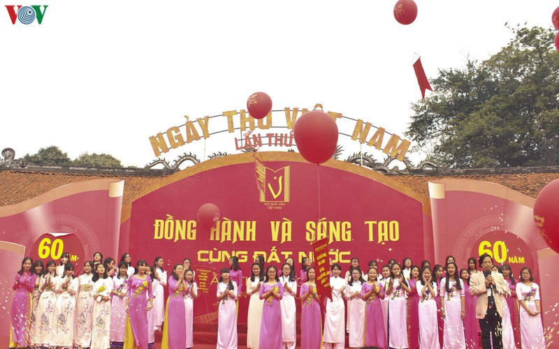"ngay tho viet nam 2020" bi lui vo thoi han do e ngai dich corona hinh 1