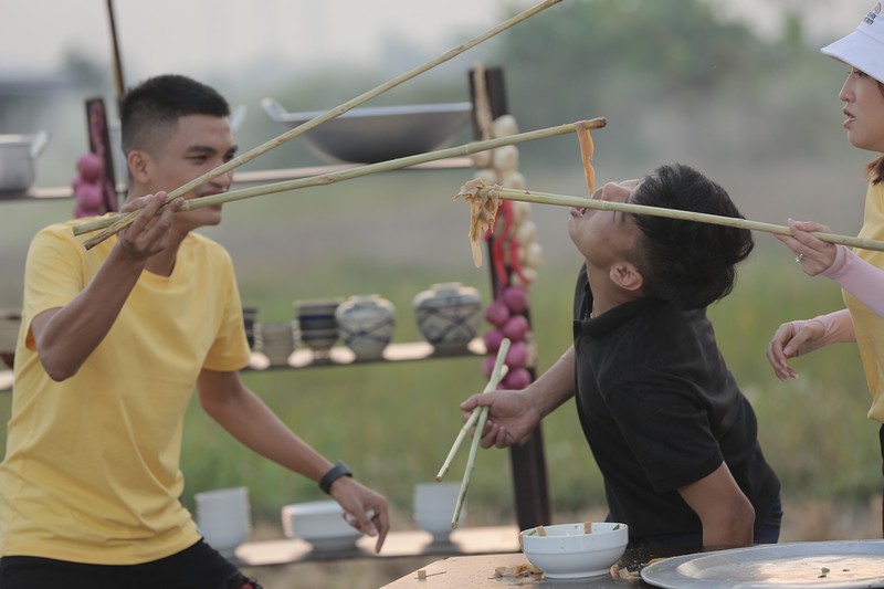 mac van khoa va puka hoang hot, la oai oai vi bi cua kep chay mau tay hinh 3