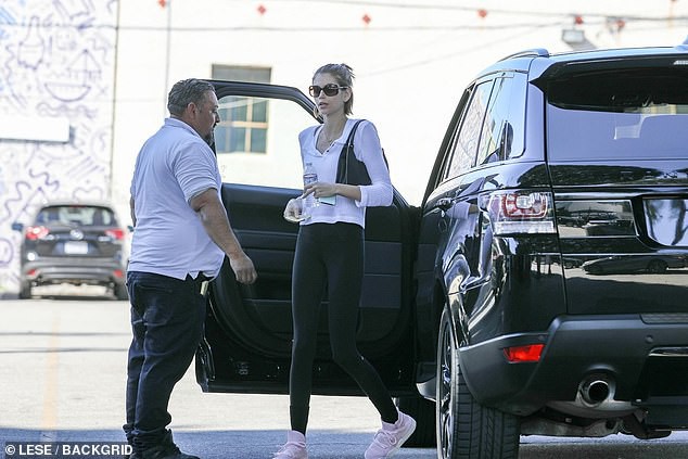 con gai cindy crawford buon ba ra pho sau khi chia tay ban trai hinh 4