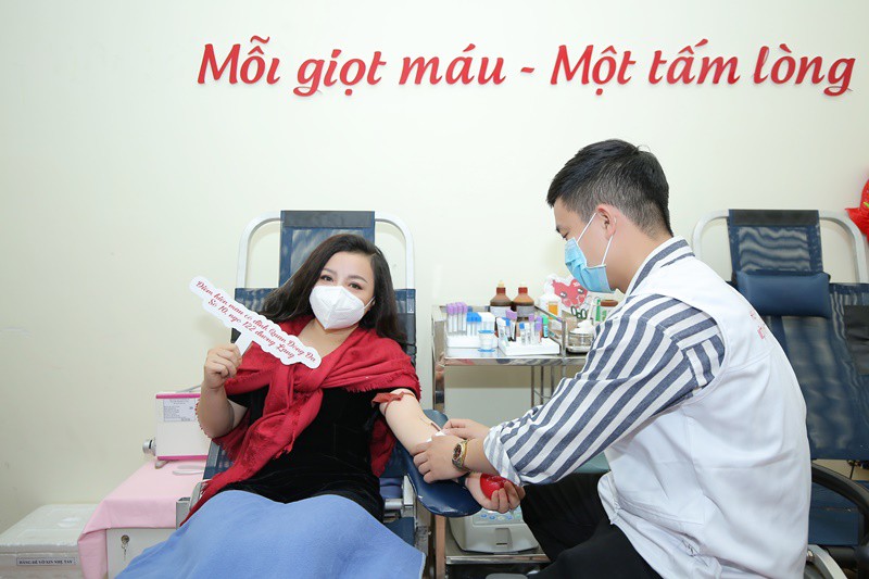 nsut to nga di hien mau tinh nguyen giua dich virus corona hinh 2