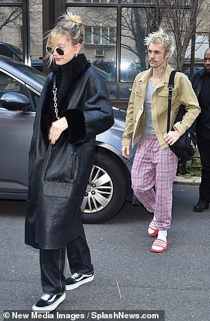 justin bieber dau toc bu xu, mac do ngu loi thoi xuong pho cung vo hinh 4