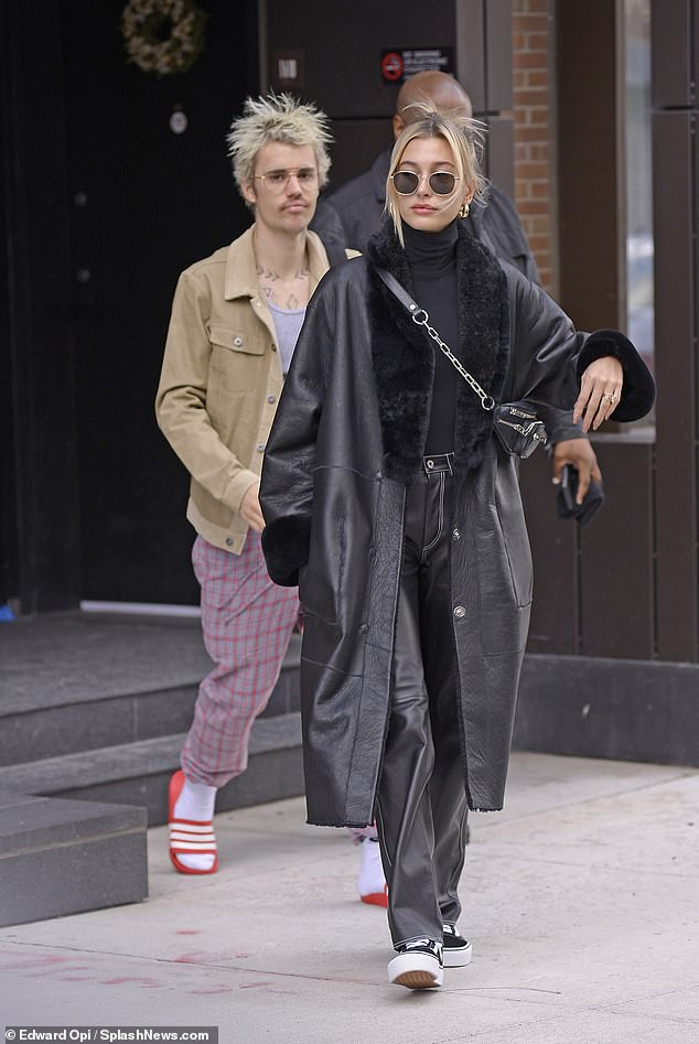 justin bieber dau toc bu xu, mac do ngu loi thoi xuong pho cung vo hinh 6