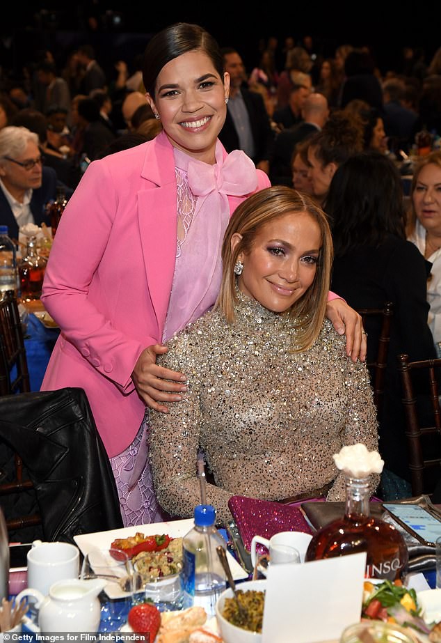 jennifer lopez lo ve mat nhot nhat va gu thoi trang kem dep du su kien hinh 8