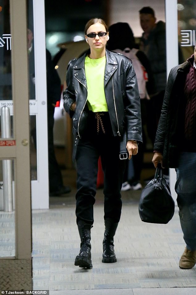 irina shayk phong thai lanh lung, mac kin dao sai buoc tren san dien hinh 8