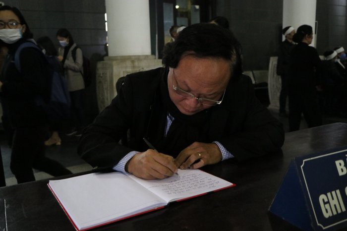 gia dinh, dong nghiep nghen ngao trong le tang nsut vu manh dung hinh 9