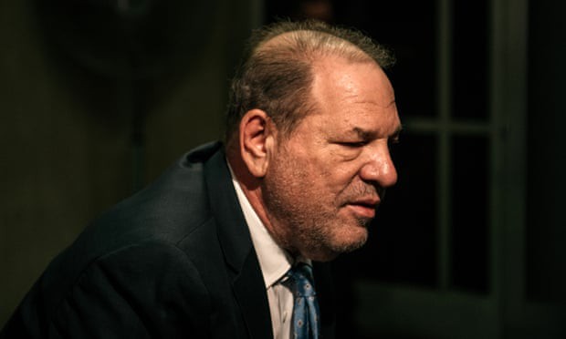 harvey weinstein bi phan toi hiep dam, doi mat 29 nam tu giam hinh 1