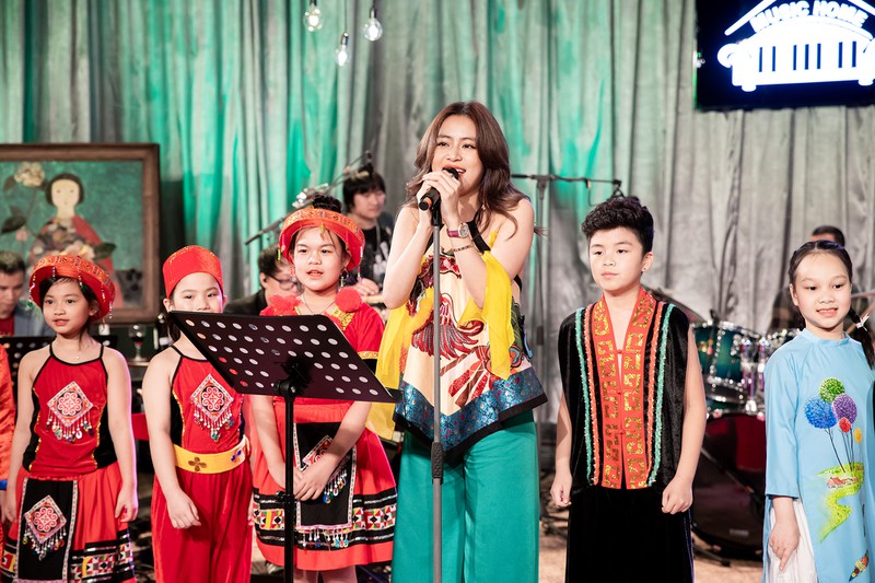 hoang thuy linh "dung cam" hat live "duyen am" voi ban nhac hinh 3