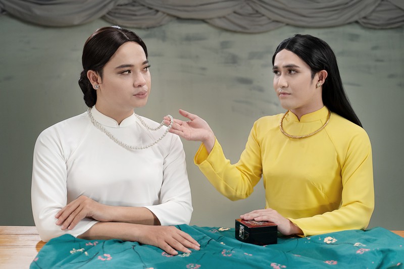 huynh lap tro tai "ca khia" dinh cao trong video "tam chuyen ba chi em" hinh 1