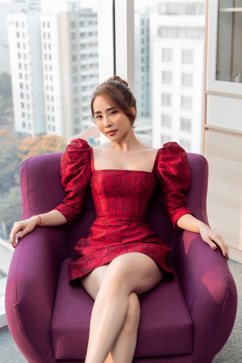 quynh nga doi lam "tieu tam" trong phim moi "hoa trong bao" hinh 2