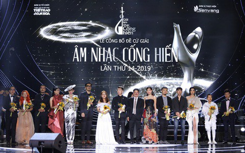 le trao giai cong hien bi huy, nguoi chien thang nhan cup qua... buu dien hinh 1