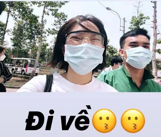 châu bùi khoe giấy ra viện, kết thúc 14 ngày cách ly tập trung hình 2 chau bui khoe giay ra vien, ket thuc 14 ngay cach ly tap trung hinh 2