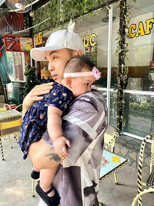 chuyen showbiz: vo hoang yen bi cach ly, chau bui khoe giay ra vien hinh 6