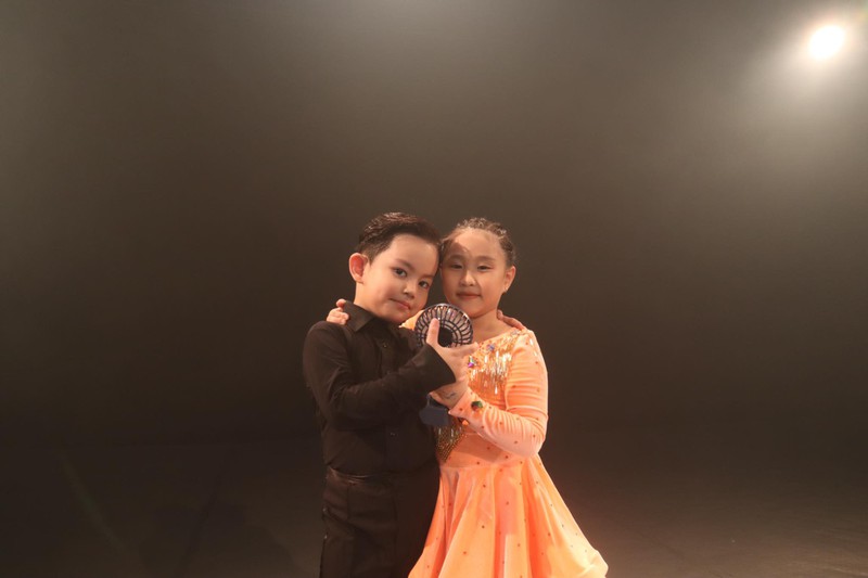 con trai khanh thi - phan hien bat ngo xuat hien trong mv cua dat g hinh 1