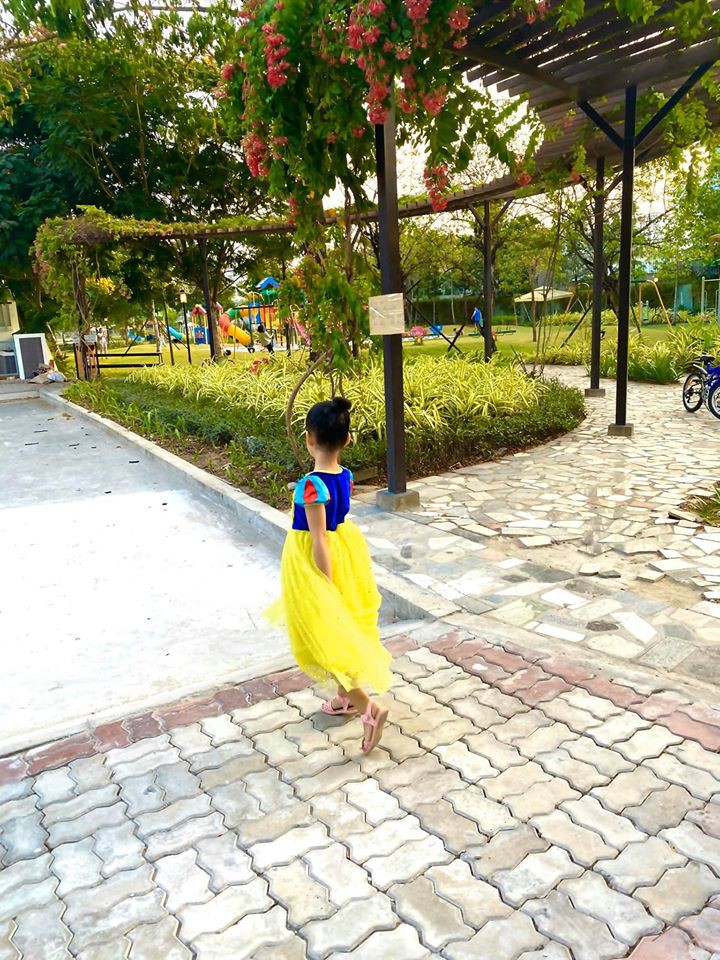 khu vuon xanh "muot mat" trong biet thu 200m2 cua trinh kim chi hinh 1