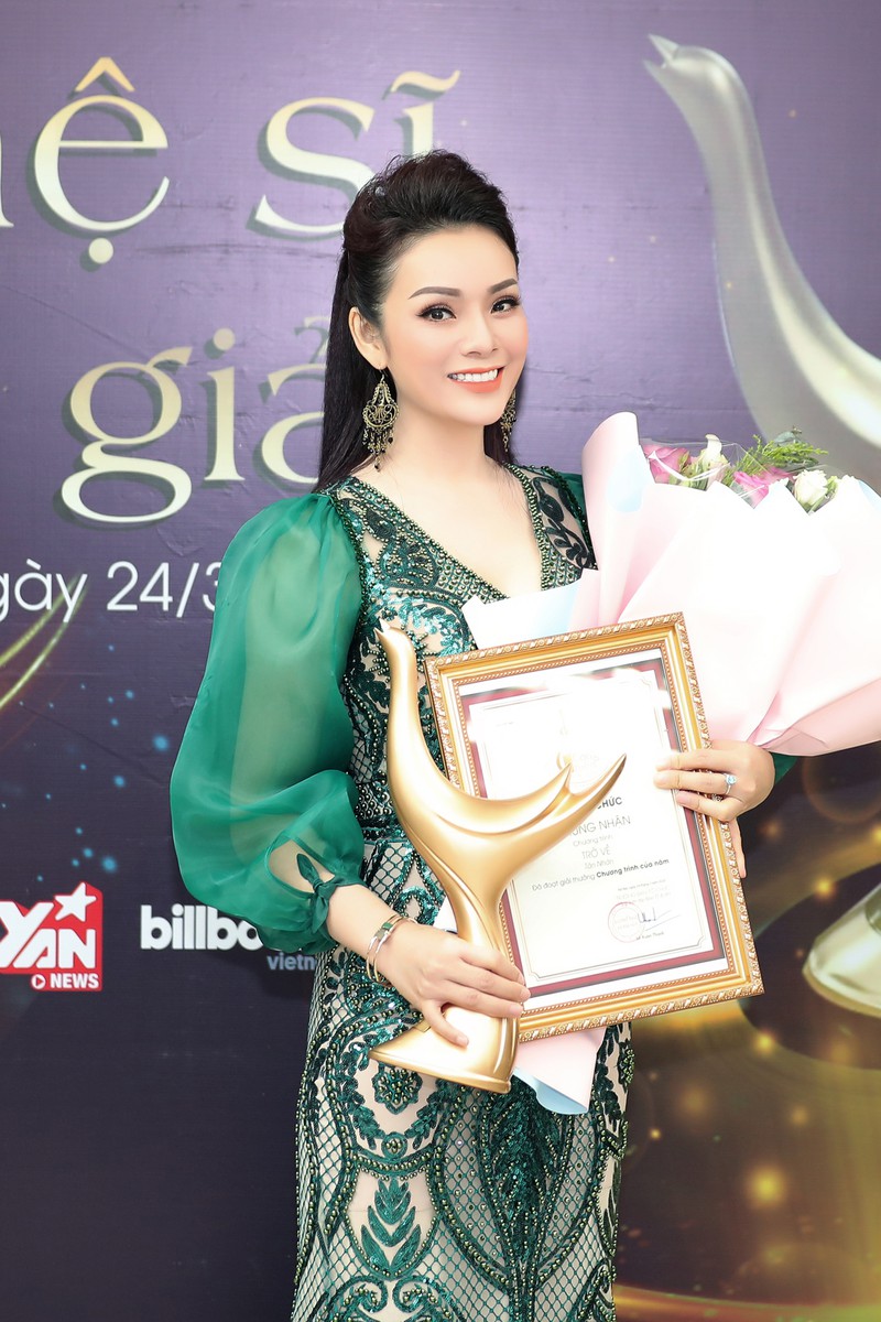 hoang thuy linh co cu "an 4" lich su giai am nhac cong hien hinh 3