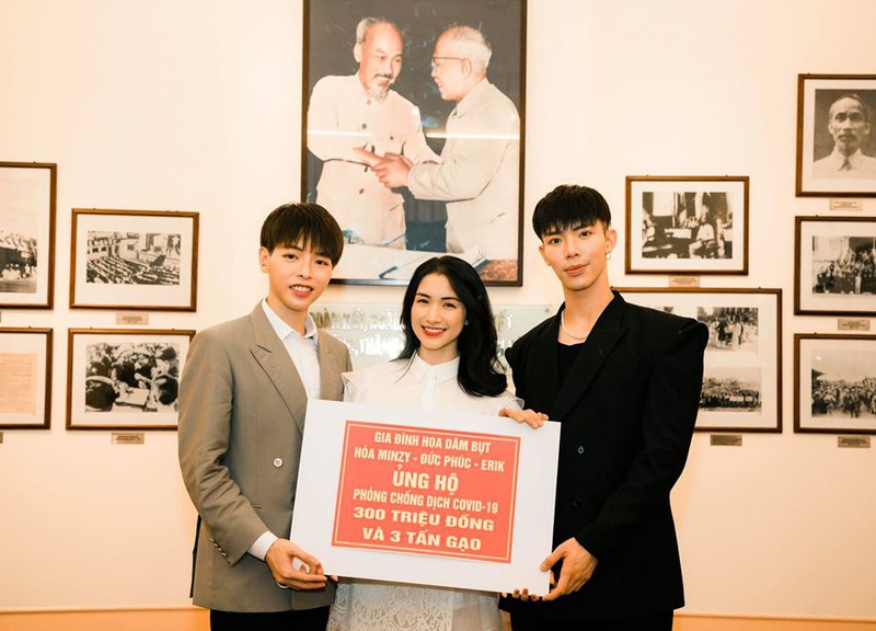 hoa minzy, duc phuc mac do bao ho ra ha noi, trao 300 trieu chong dich hinh 3