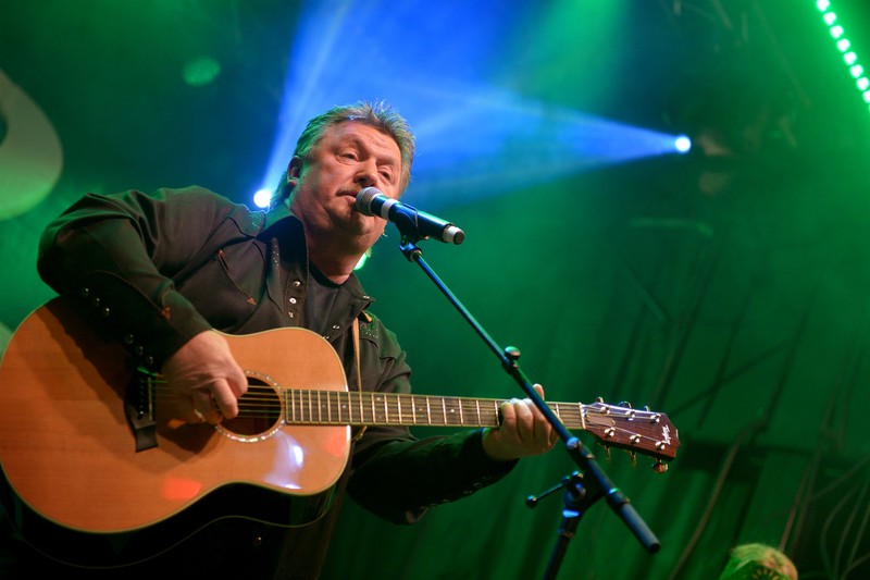 huyen thoai nhac dong que joe diffie qua doi vi covid-19 hinh 1