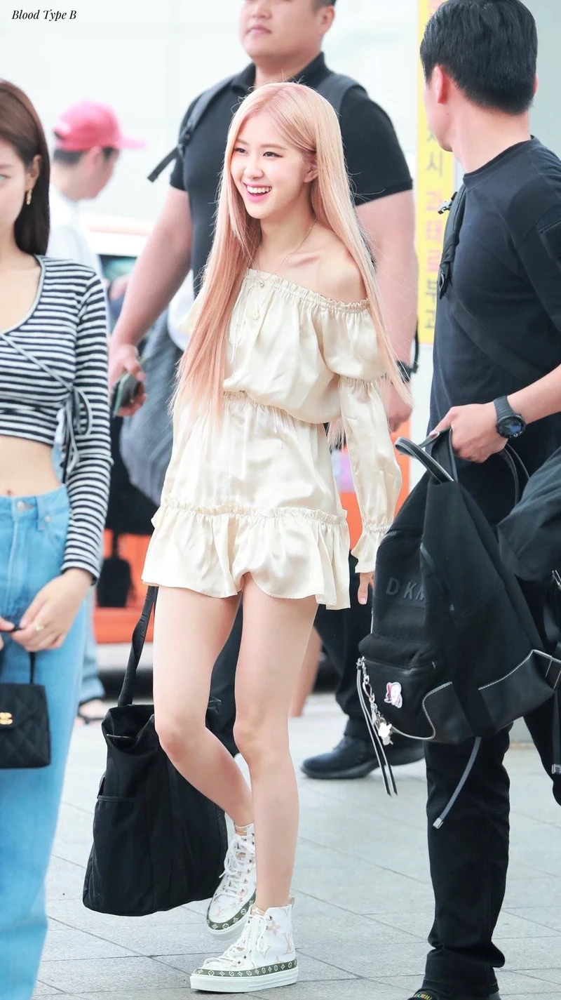 bo suu tap tui hieu tien ty cua black pink khien fan "phat sot" hinh 11
