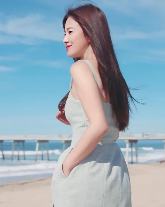 song hye kyo dien vay ngan tre trung sau khi ly hon song joong ki hinh 17