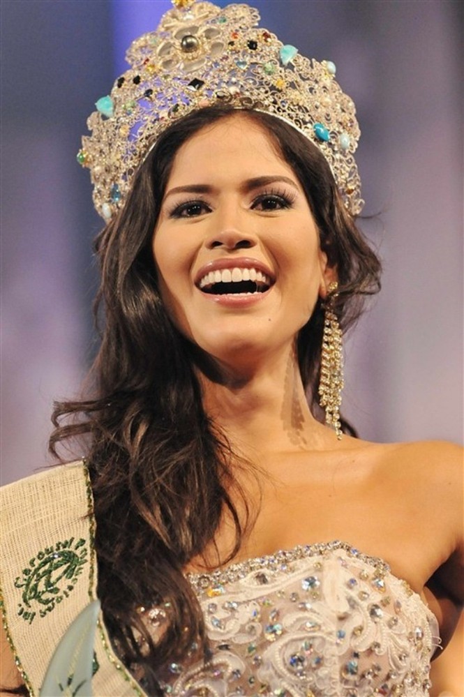 hoa hau trai dat 2011 olga alava mac covid-19 hinh 2