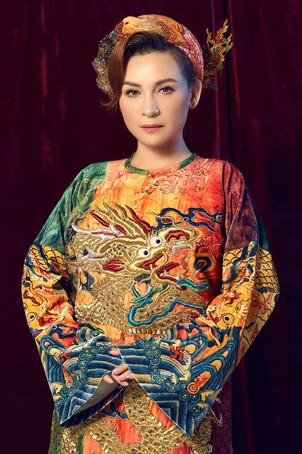 Phi Nhung: 4 lần suýt chết, 1 con riêng, 20 con nuôi U50 vẫn đơn thân