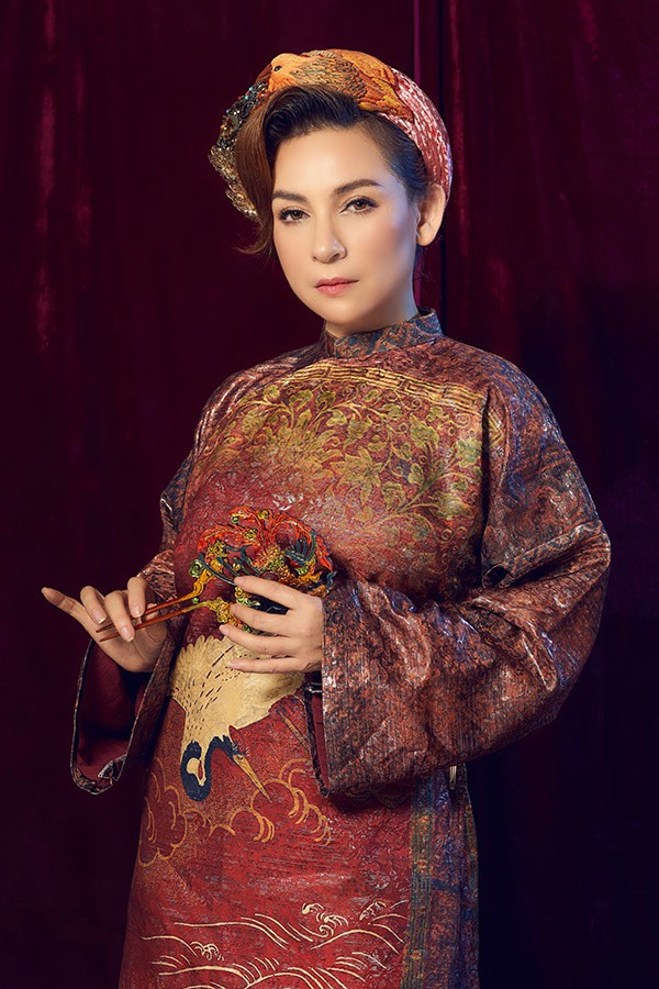 Phi Nhung: 4 lần suýt chết, 1 con riêng, 20 con nuôi U50 vẫn đơn thân