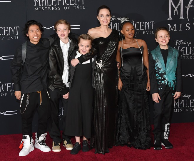 angelina va brad pitt thoa thuan cho cac con den truong di hoc hinh 1
