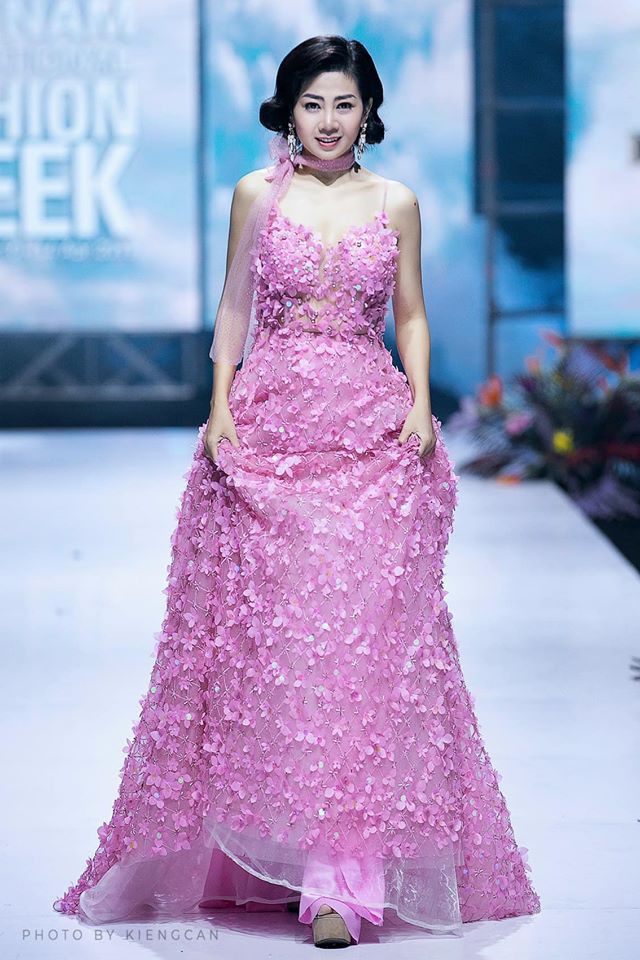 Người trả giá 120 triệu đồng váy Mai Phương từng mặc hủy bất ngờ, NTK hành động ý nghĩa - ảnh 1