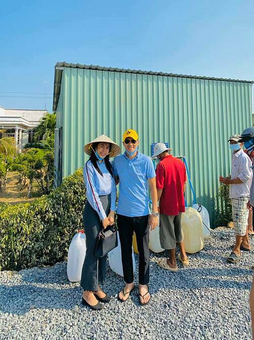 chuyen showbiz: a hau thuy van lan dau cong khai chong sap cuoi hinh 4