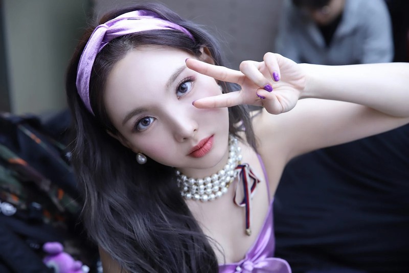 nayeon (twice) gay sot voi phu kien bang do vua diu dang, vua ca tinh hinh 7