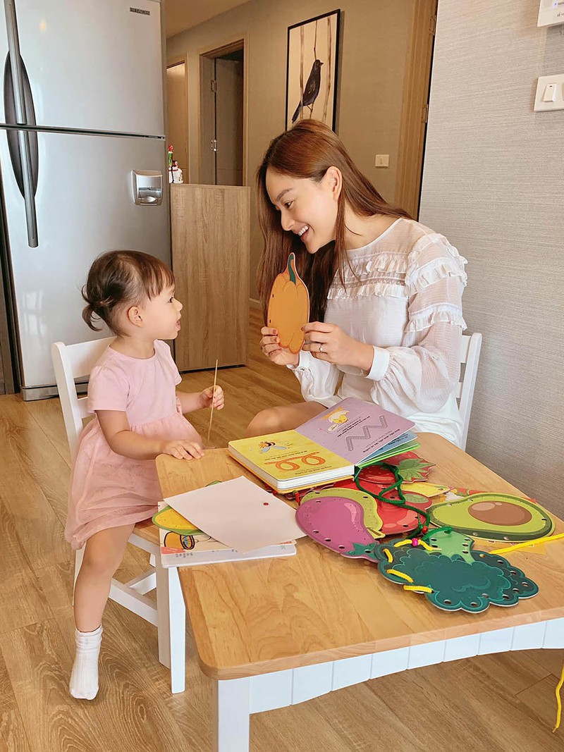 chuyen showbiz: phuong oanh khoe anh "khoa moi" ban trai doanh nhan hinh 7