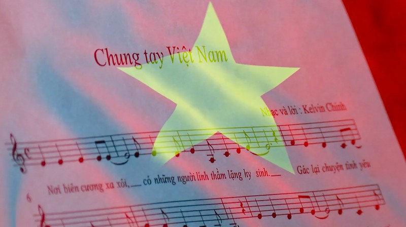 hao sang ca khuc "chung tay viet nam" cung chien thang dich covid-19 hinh 1