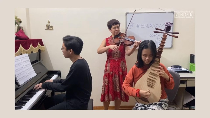 hai huoc clip o nha tranh dich cua cac nghe si nha hat nhac vu kich vn hinh 1